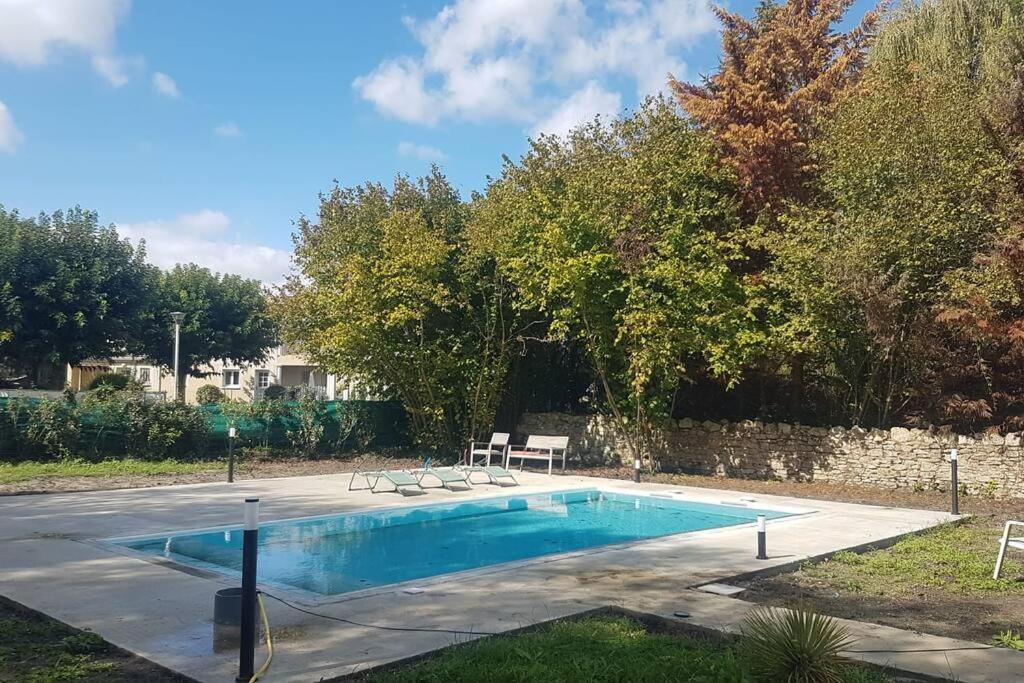 Villa Demeure En Pierre Avec Piscine Privee à Etauliers Extérieur photo