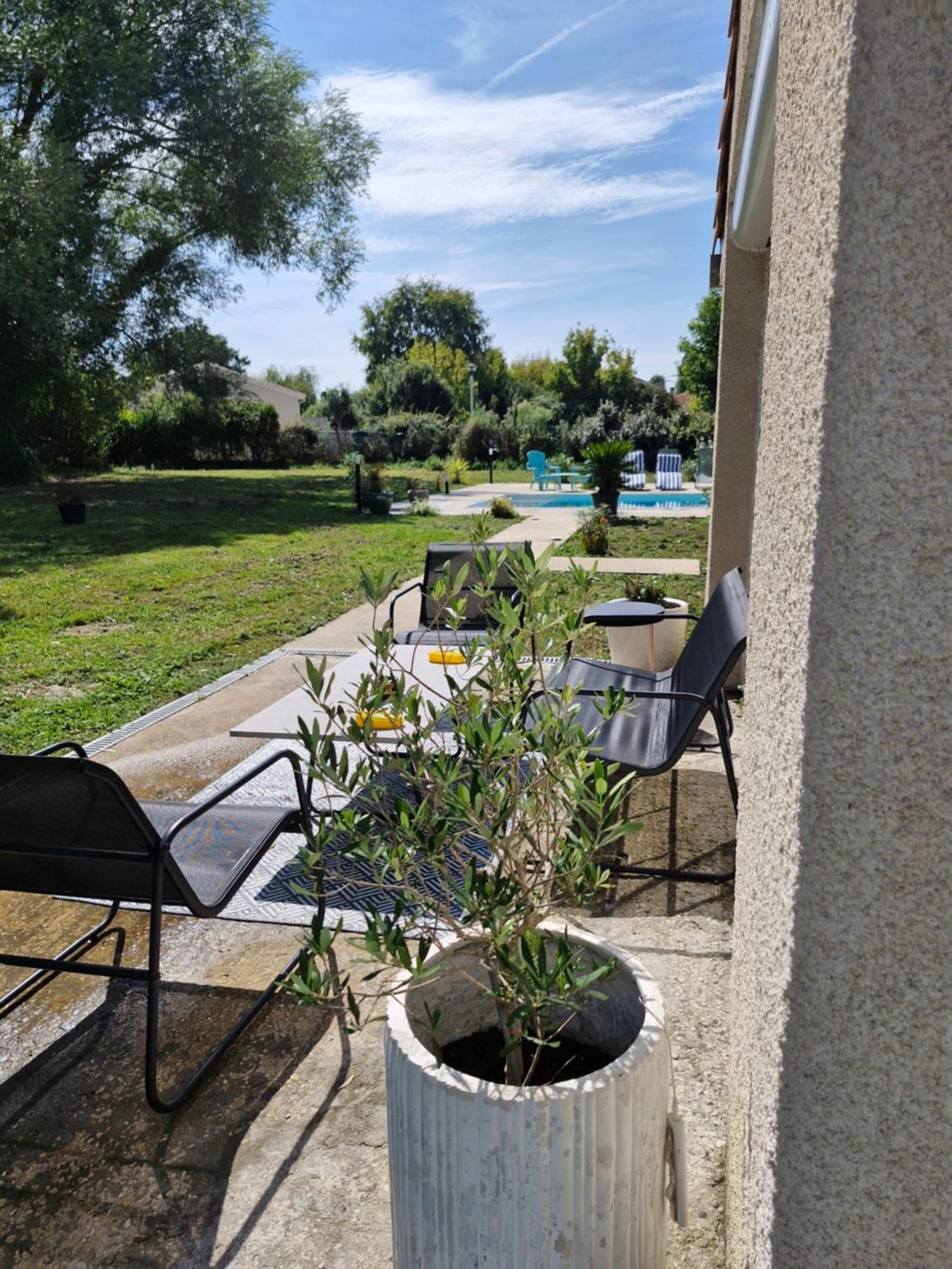 Villa Demeure En Pierre Avec Piscine Privee à Etauliers Extérieur photo